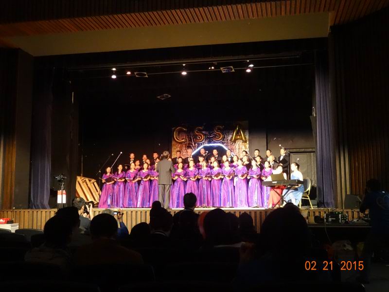 图3 匹兹堡中文学校合唱团表演《我的祖国》